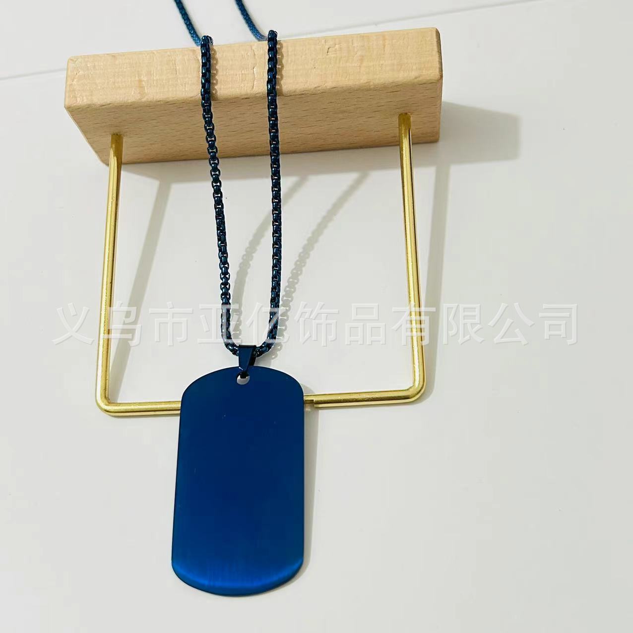 Cadena azul + perlas cuadradas