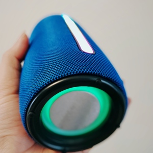 Alta Qualidade Inteligente <span class=keywords><strong>Dj</strong></span> <span class=keywords><strong>Speaker</strong></span> Boa Venda Uso Doméstico Ao Ar Livre 15w Potência de Saída Mini Tamanho Rgb Led Iluminação Bt Funcionalidade