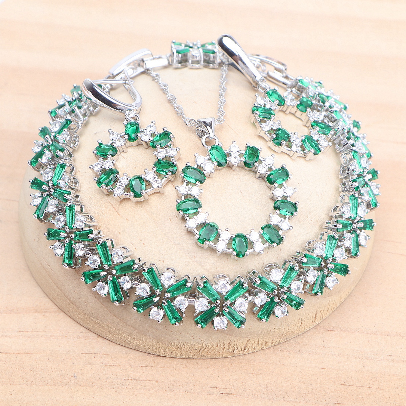 สีเขียว