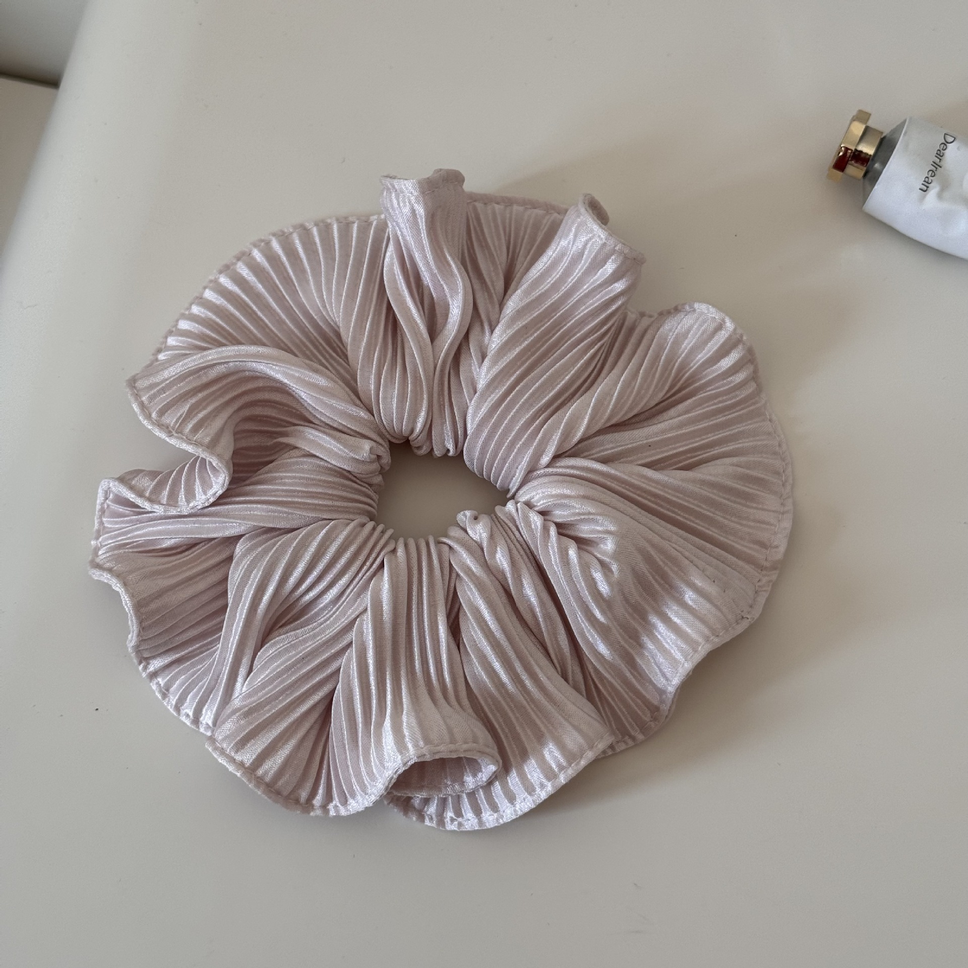 Anneau cheveux bord oreilles repliées rose