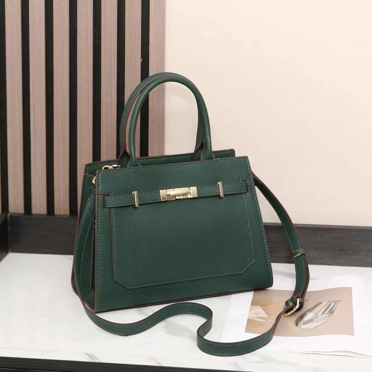 สีเขียว