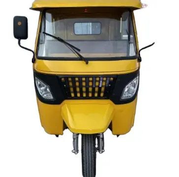 Uso Velo Taxi triciclo per il noleggio, assistente a pedale 3 persone capacità risciò elettrico