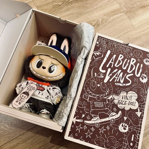 The Labubu Vans Collaboration Style Rubber Doll Is a Table Decorative Item Suitable for Both Boys and Girls to Collect.