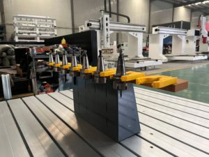Enrutador CNC de 4 ejes 1325 para carpintería, nueva condición, consumo de servomotor, cambiador automático de herramientas para corte de puerta de armario - Product Image 4