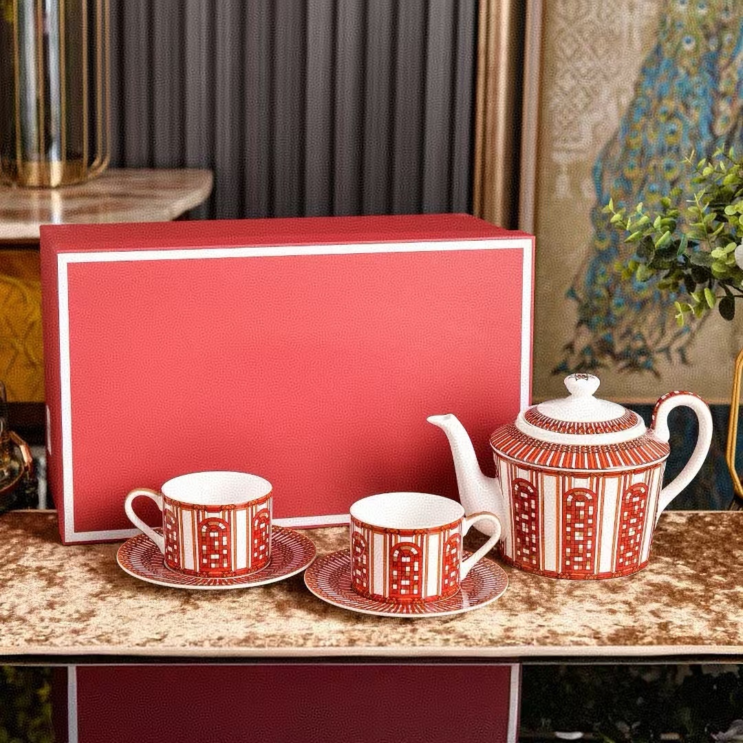 red A pot with 2 cups and saucers