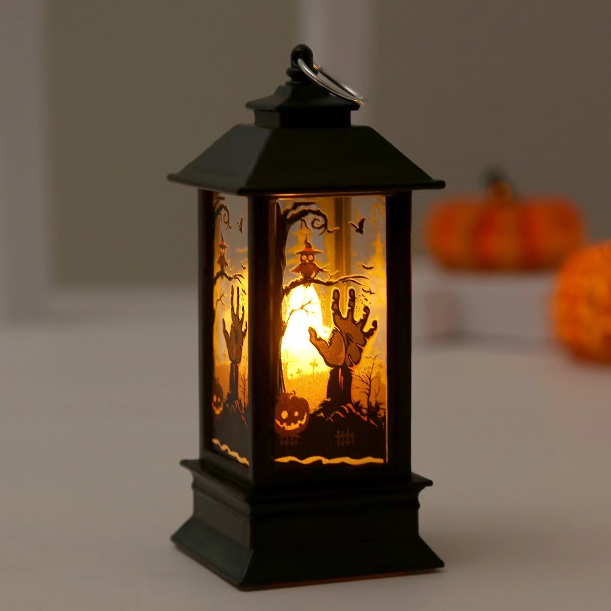 Petite lampe à vent carrée style main fantôme