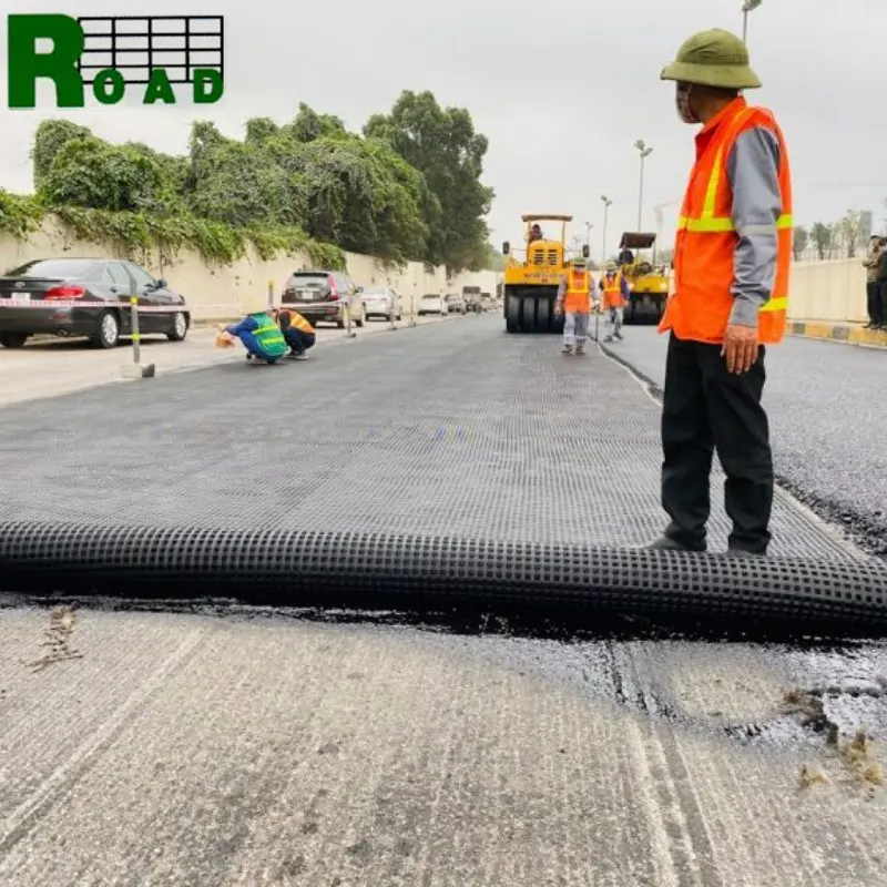 Geogrid serat kaca untuk konstruksi jalan 25-100kn, Geogrid rajut dilapisi dengan aspal