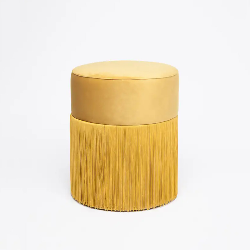 Amarillo, pequeño.