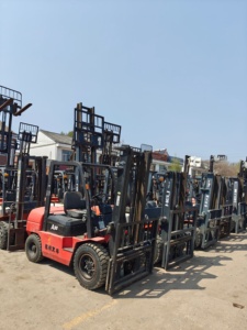 Zhongli Electric Forklift 2-5-7-Ton Inventory Clearance Offer Limited Stock Alert Diesel <strong>Stacker</strong> with 3T Loading Capacity - Product Image 3