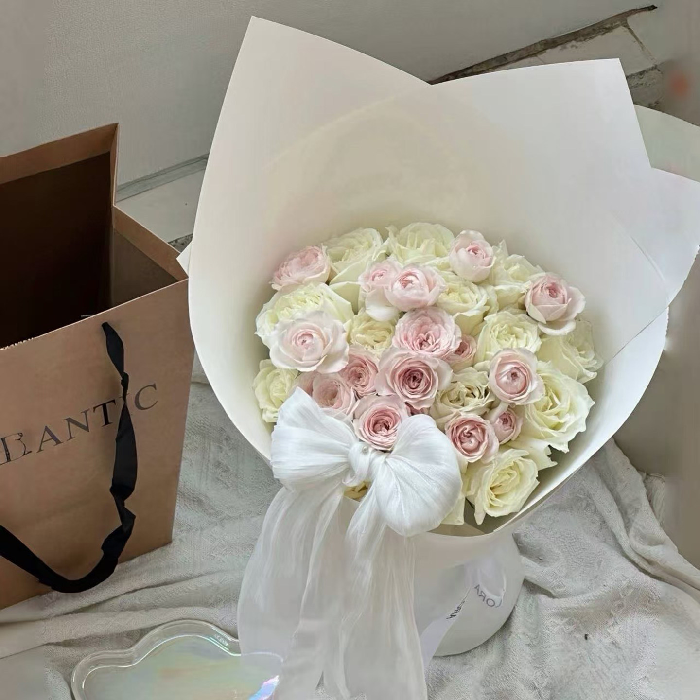 zhixians kiss-33 mixed-style roses