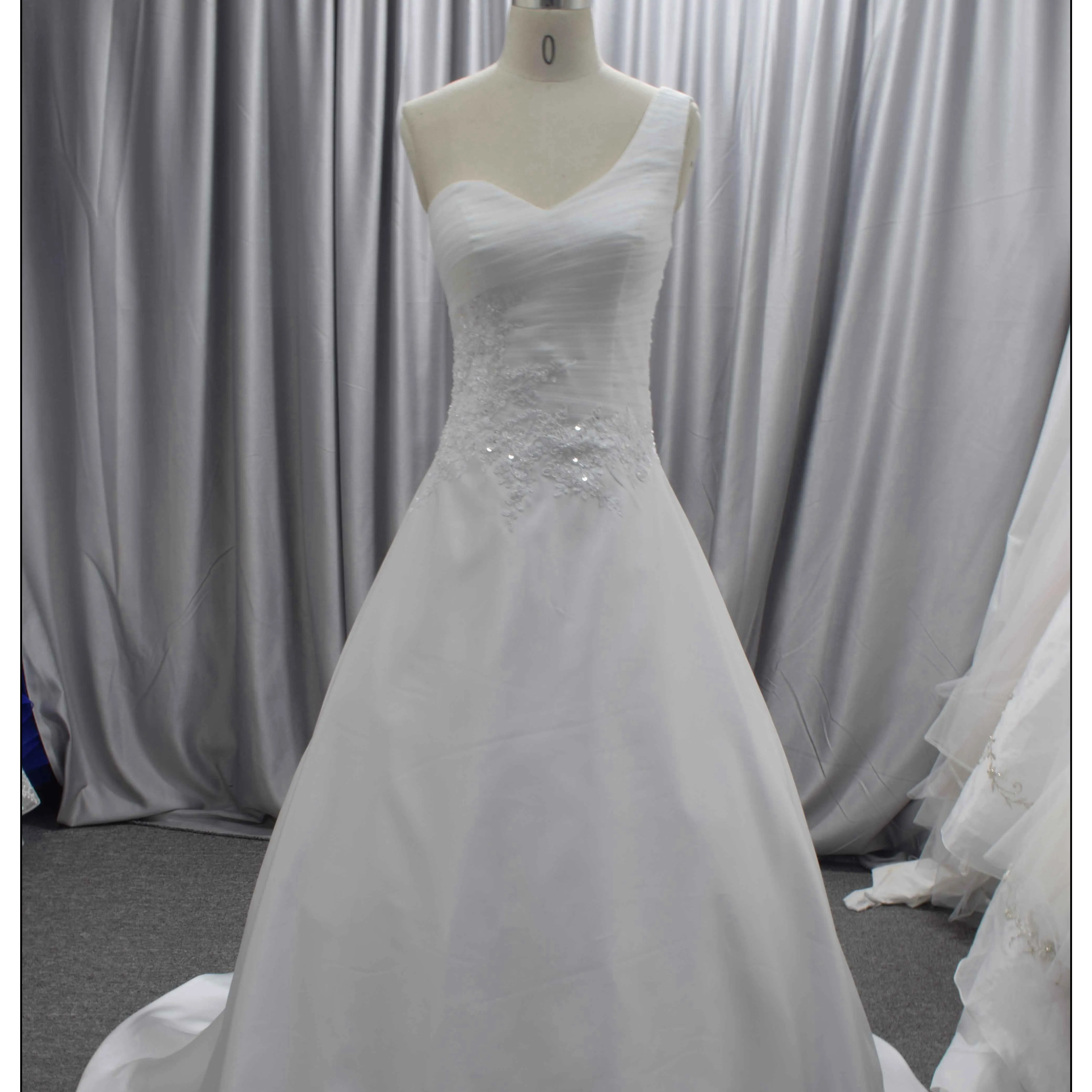 Свадебное платье с асимметричным вырезом пятен с длинными рукавами и аппликацией из бисера Свадебное платье для женщин