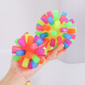 Unisex TPR LED ışık-Up kauçuk kabarık topu yaş aralığı 5-7 yıl duyusal Fidget oyuncak stres giderici zıplatma yanıp Spiky topları - Product Image 4