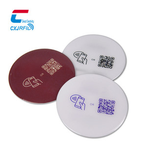 Etiquetas de menú NFC de Material de PVC impermeable 13,56 MHz programables con código QR personalizado para restaurante - Product Image 6