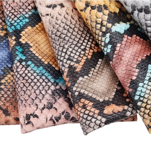 0,9 MM Python flor piel de serpiente estampado en relieve textura PU cuero Artificial para carteras bolsos tapicería fabricación