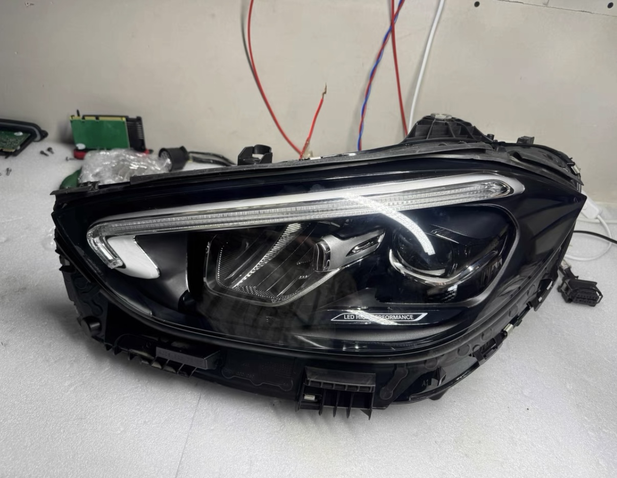 Phare avant d'origine d'occasion pour Mercedes Benz C W206 C200 C260L