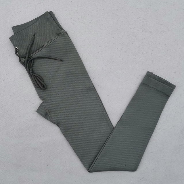 gray leggings
