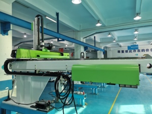 YIZUMI HIGH-SPEED 3-AXIS Traversing Servo Robot For 400-500 tonnen kunststoff Injection Molding Machine - Product Image 3