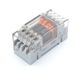 QMY422入力/出力4チャンネル24V制御出力250V5A端子リレーモジュール (ソケットおよびLED付き) APN3124 - Product Image 1