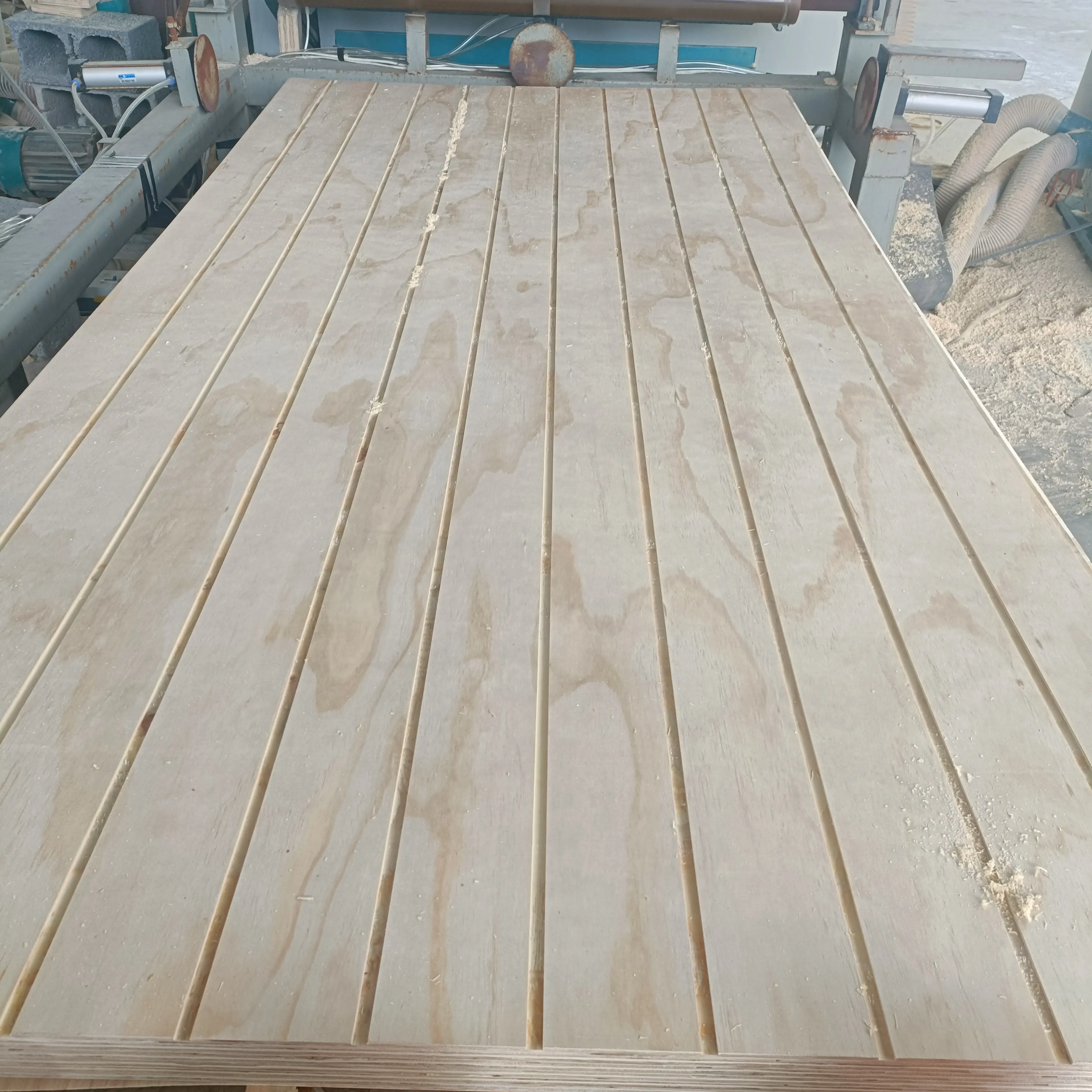 Pine Groove Wall Panel/Voll pappel kern AB-Qualität Kiefern furnier Gesicht geschlitztes Sperrholz