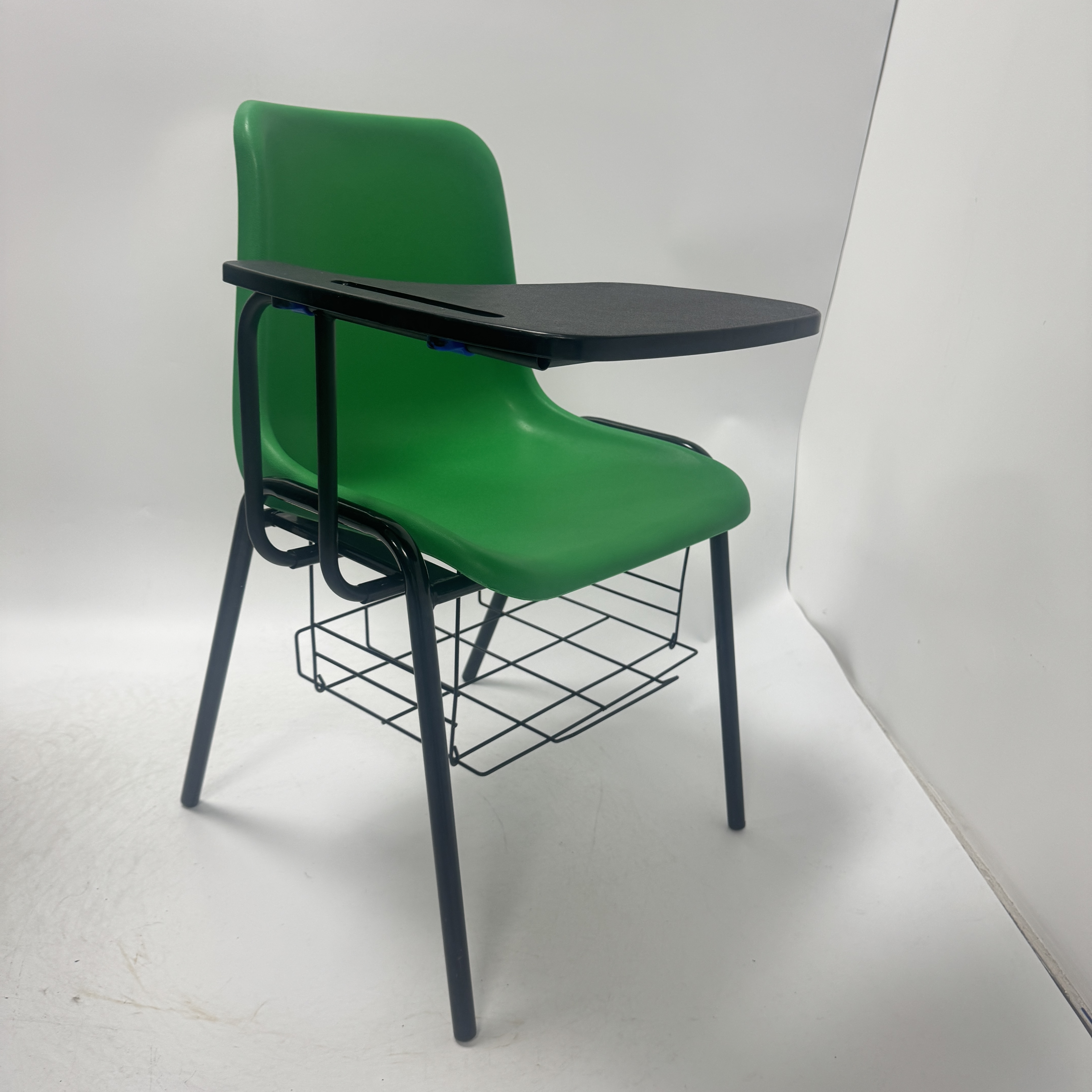 Sedia_scolastica_stackabile_con_tavolino_e_bracciolo