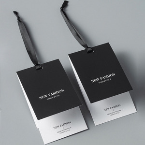 Etiqueta oscilante de lujo reciclable personalizada Etiquetas colgantes en relieve Impresión de etiquetas de ropa negra con cuerda - Product Image 3