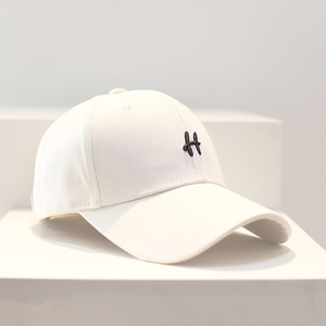 หมวก Snapback ที่มีการอุทธรณ์เหนือกาลเวลาและตัวเลือกจัดแต่งทรงผมที่หลากหลาย - Product Image 1