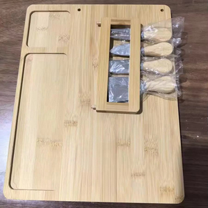 竹制圆形奶酪板套装，带刀叉厨具，橡胶木和竹子组合