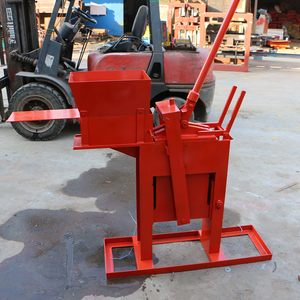 Máquina de fabricación de ladrillos de arcilla pequeña manual de buena calidad para material de construcción - Product Image 1
