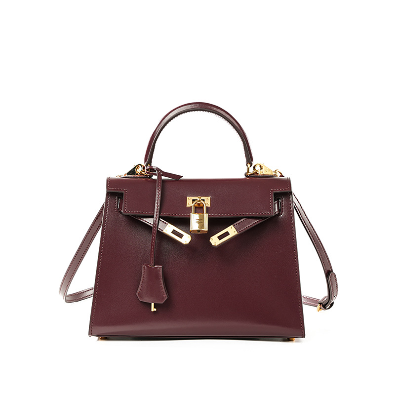 Boucle dorée bordeaux