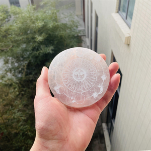 10 cm高品質のセレナイト生命の木12個の星座コースタープレートチャクラのシンボルで刻まれたセレナイト彫刻スライス - Product Image 4