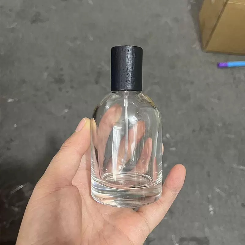 Bouteille transparente + pulvérisateur noir + couvercle en bois noir