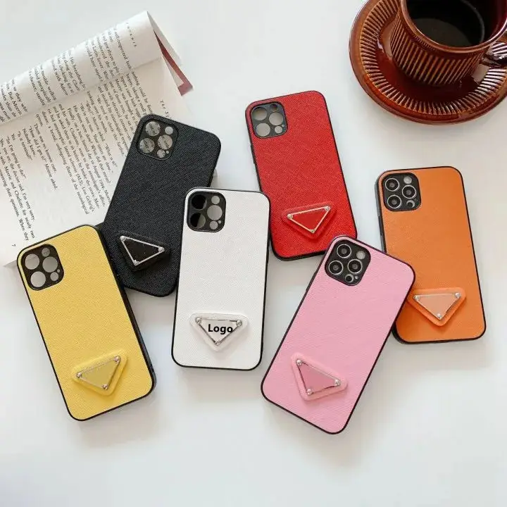 Casing ponsel kulit desain merek mewah, penutup ponsel tahan guncangan Logo logam modis untuk iPhone 15 Pro Max 14 13 12 11 XS XR
