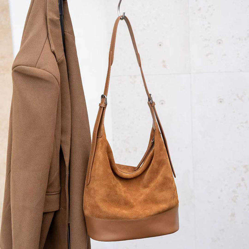 น้ำตาลอ่อน