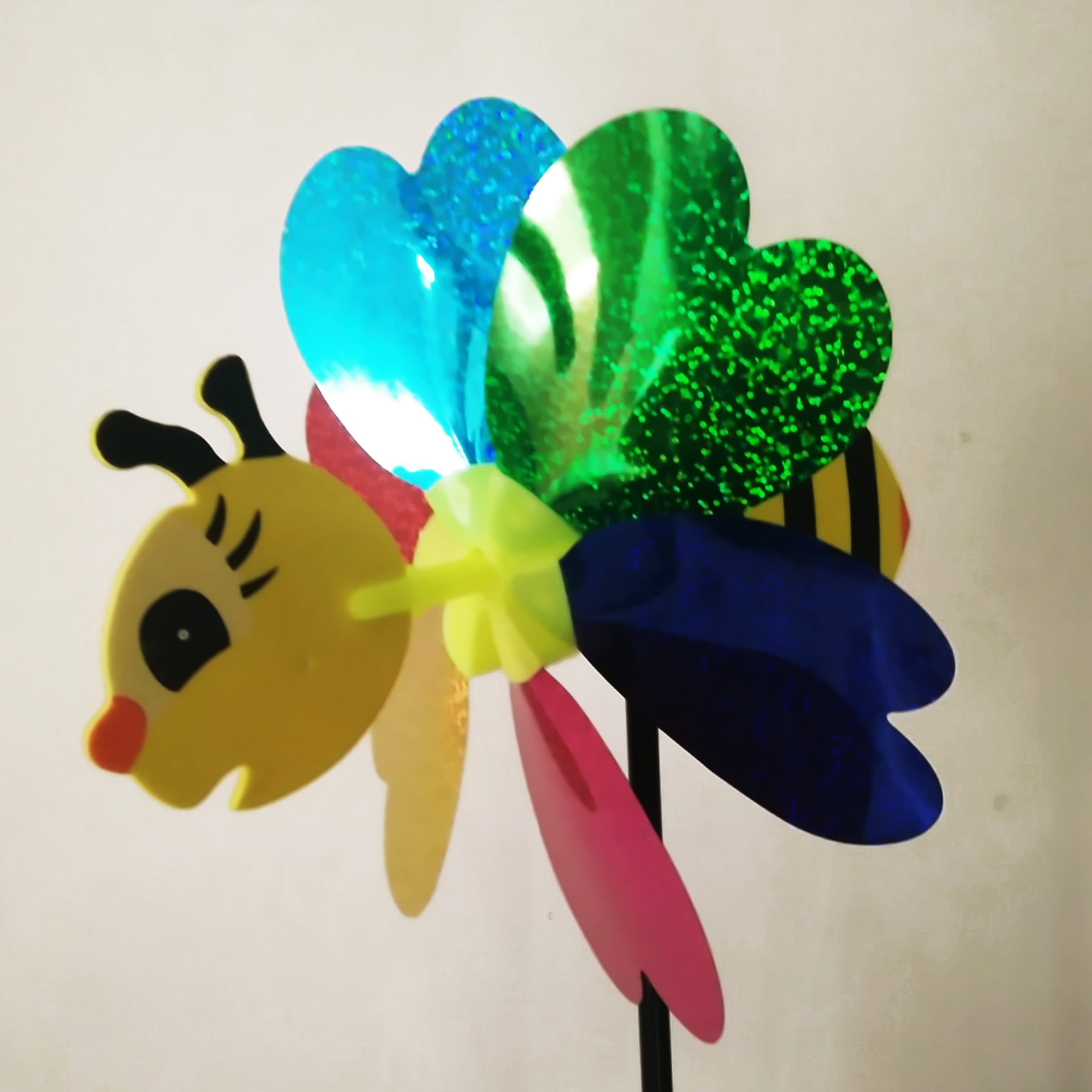 Molino de viento de lentejuelas de insectos de abeja pequeña