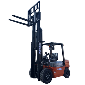 Carretilla elevadora de combustión interna de 3 toneladas adecuada para transportar mercancías en contenedores y logística de carga y descarga. - Product Image 1