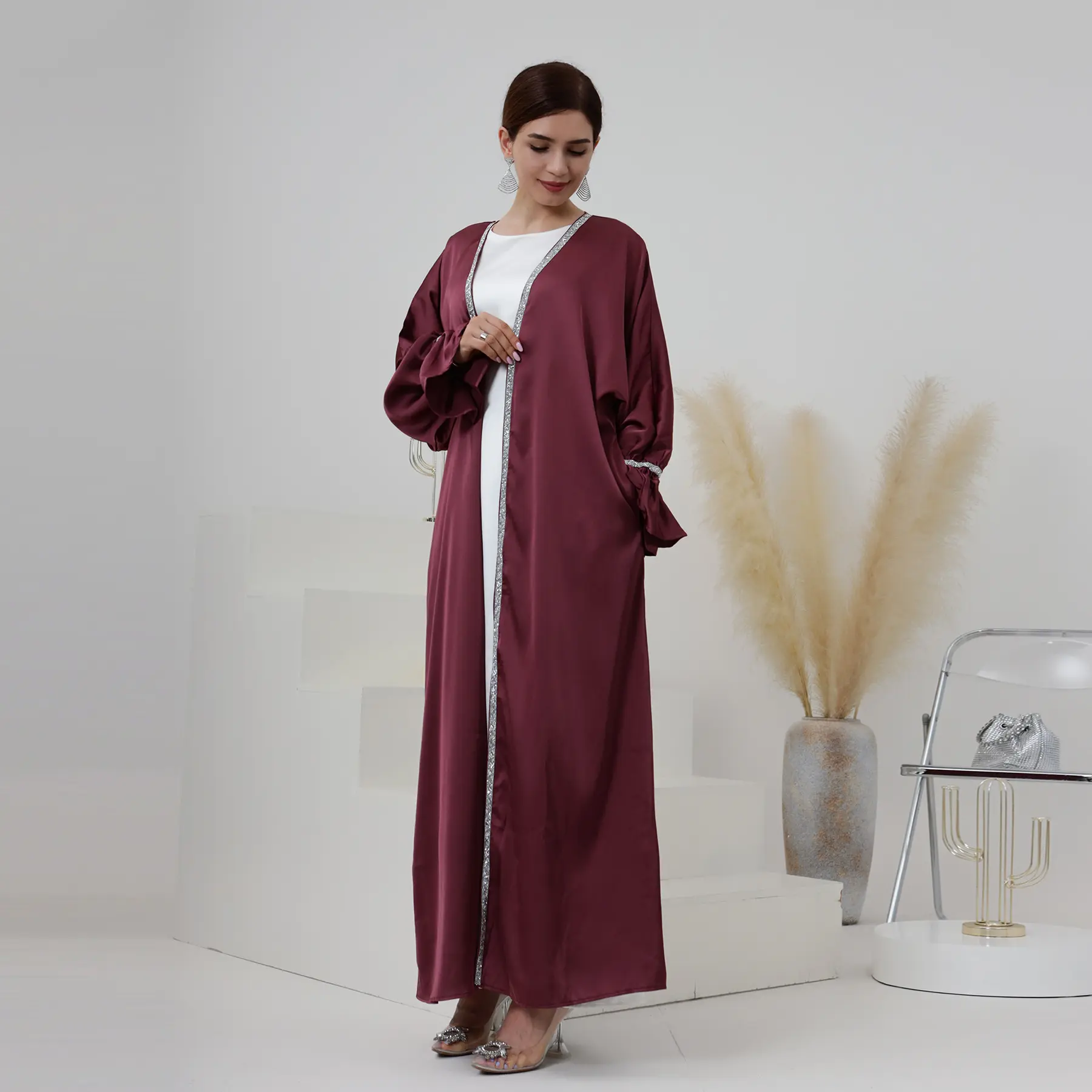 Vente chaude Dubaï Turquie femmes robes quotidien couleur unie perlée petites manches évasées Cardigan Abaya pour les femmes musulmanes