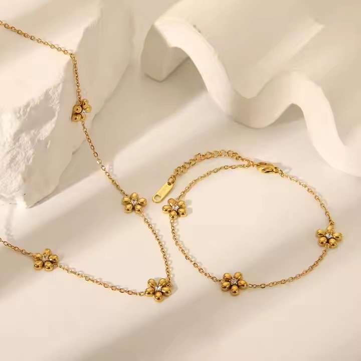 ชุดสร้อยคอสร้อยข้อมือ