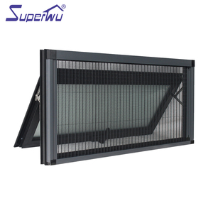 Finestra per tenda da sole in alluminio personalizzata con telaio nero con schermo retrattile incorporato - Product Image 1