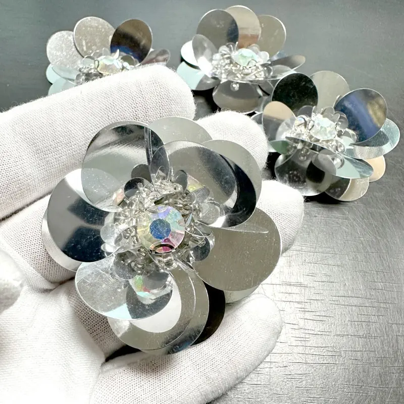 Vendita diretta della fabbrica accessori di abbigliamento di scena di fiori scarpe di fiori decorazione di fiori di paillettes a tubo di perle fatte a mano scarpe di fiori