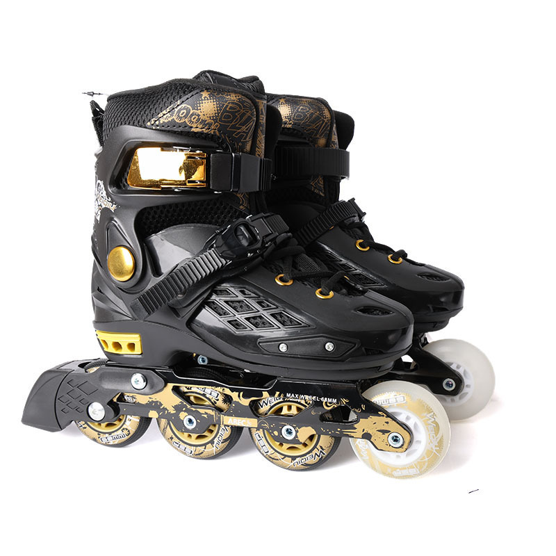 Patins à roulettes noirs et dorés