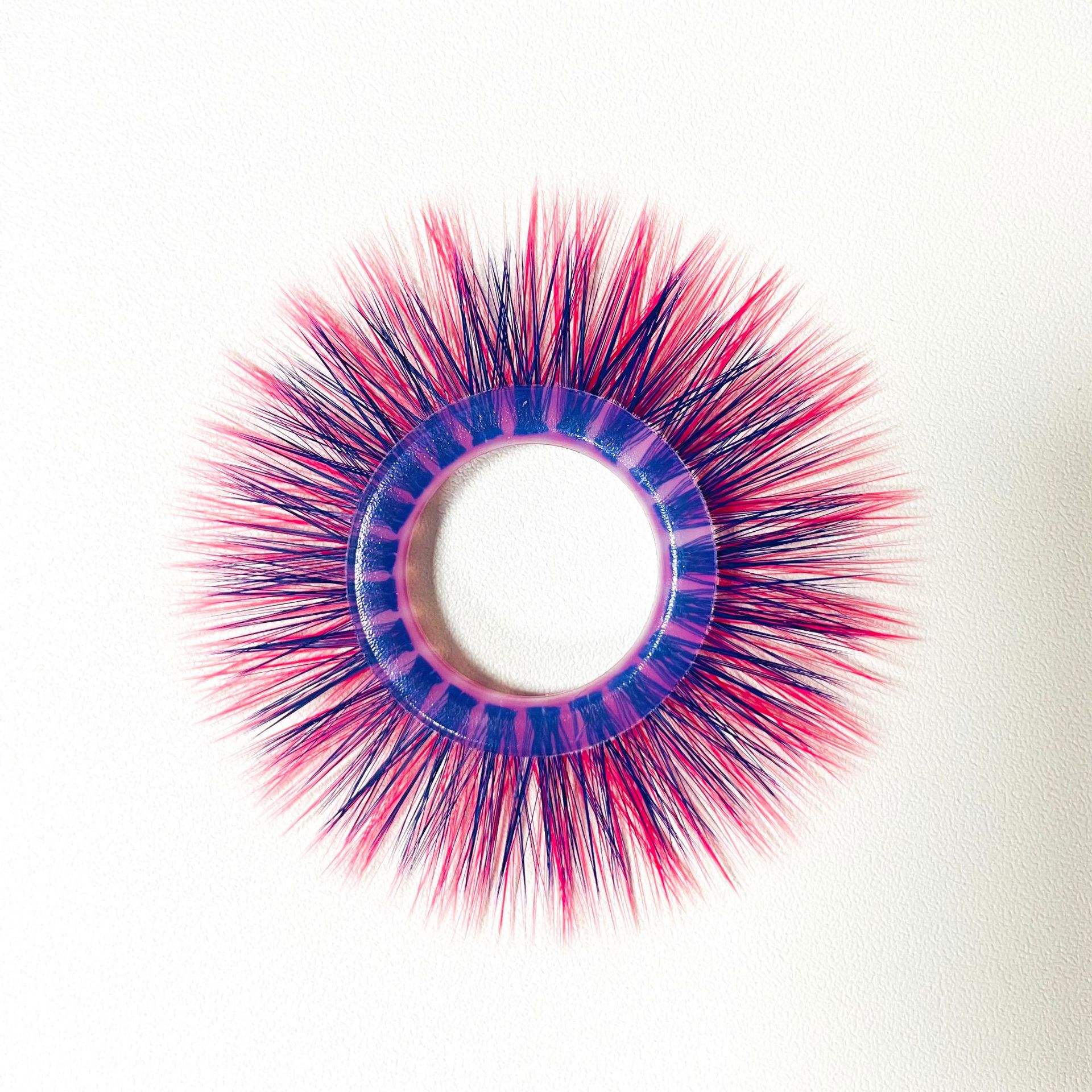 ผมตรงสองชั้นสีสันสดใส