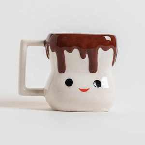 可愛い笑顔顔セラミック水カップチョコレートリム磁器コーヒーマグ不規則なデザイン子供のためのコップを飲む