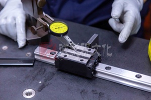EGH20 Guías lineales de bola de perfil bajo Riel lineal de acero y bloque para industrias CNC y minoristas Condición nueva y usada - Product Image 3