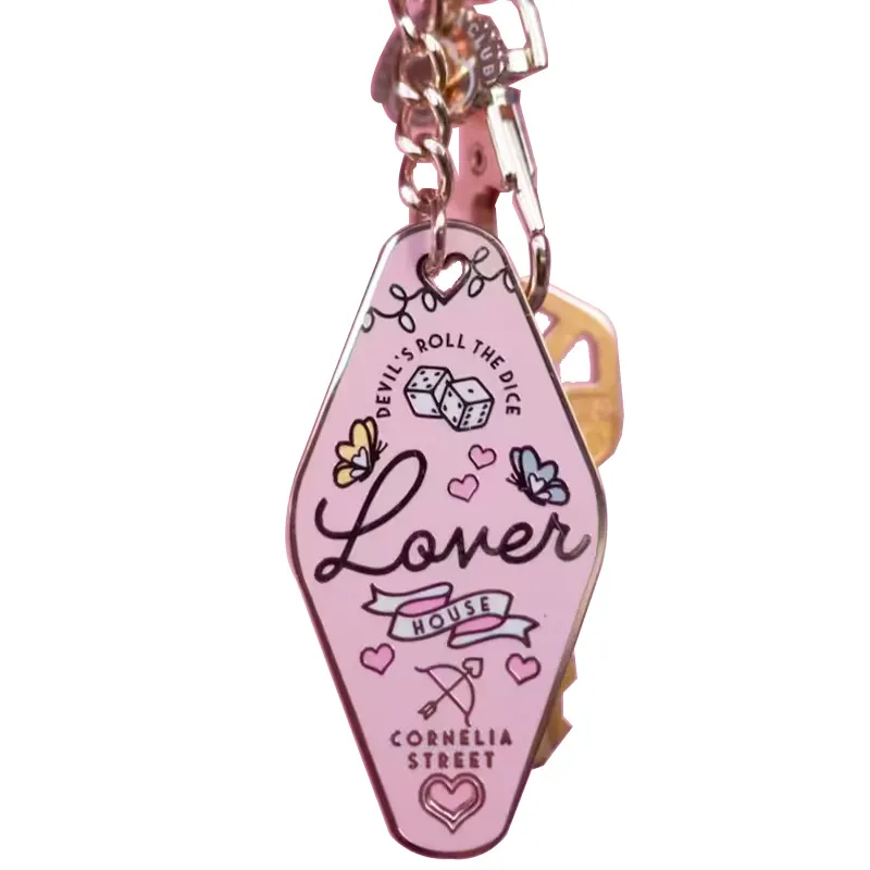 Fabricants de porte-clés de haute qualité Nom personnalisé Logo Kay Ring Lover House Motel Porte-clés en métal émaillé dur