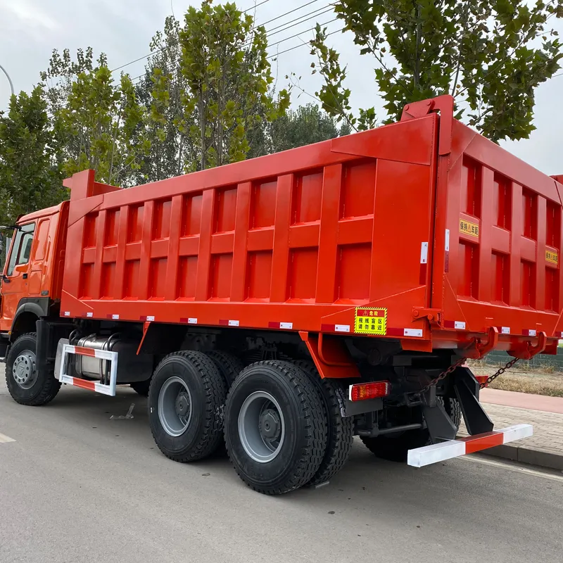 Camion à benne basculante Howo direct de l'usine de construction à direction gauche à transmission diesel d'occasion à vendre