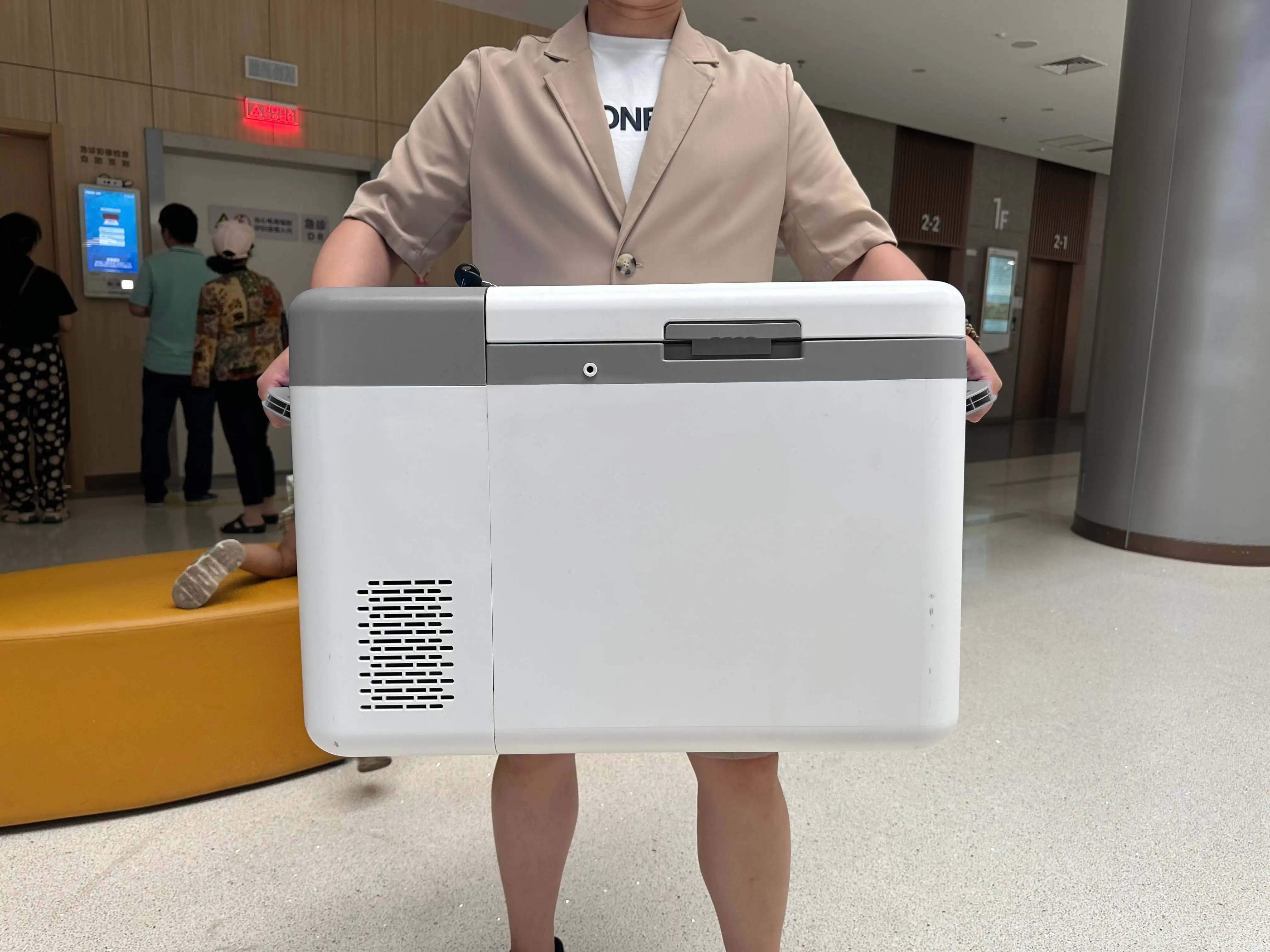 Report-Congelador de transferencia médica de 25L menos 86 grados Celsius, congelador portátil de almacenamiento de vacunas para hospital