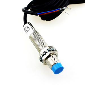 Sensor capacitivo de proximidad M12 con transductor de conmutación de salida NPN, 1 unidad