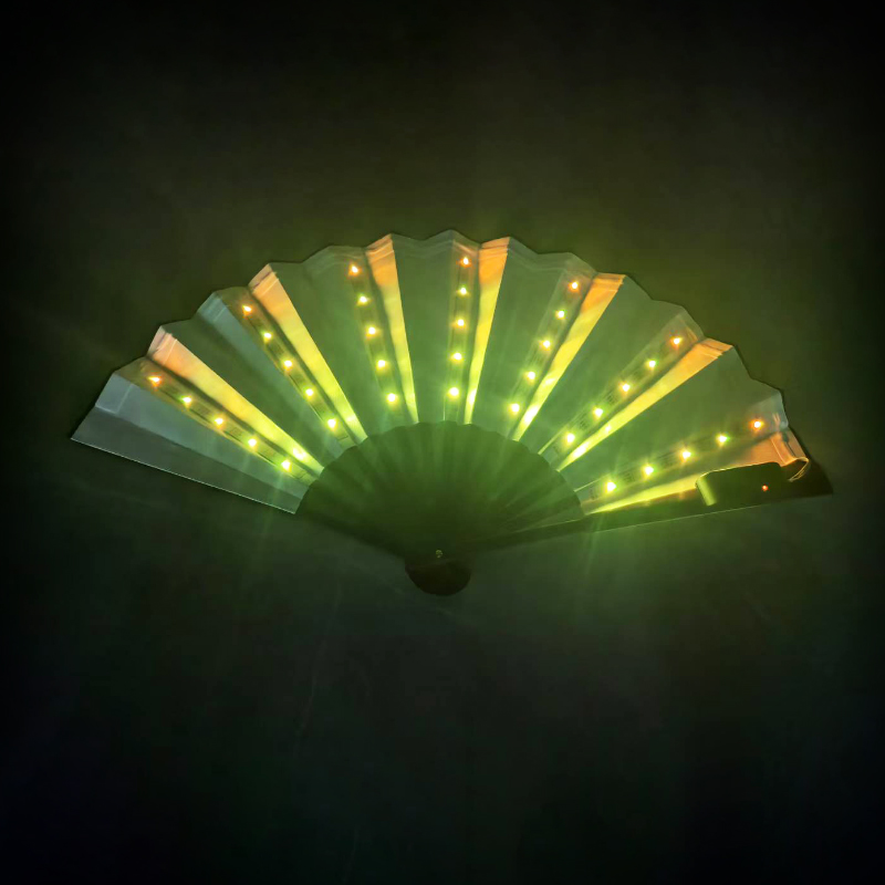 Ventilateurs blancs avec lumière multicolore