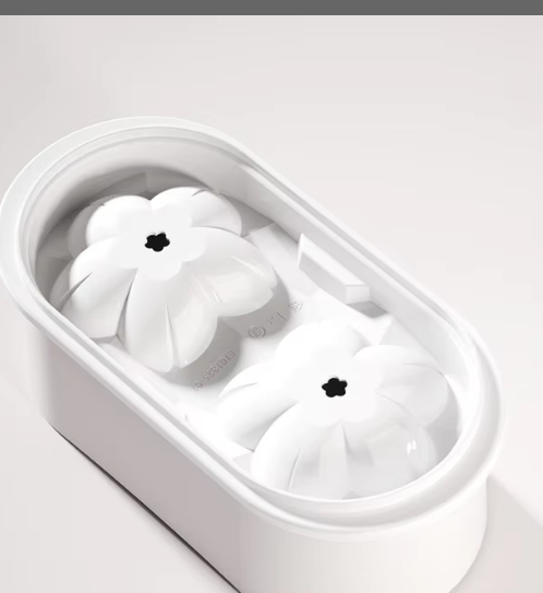 White-cherry blossom ice maker