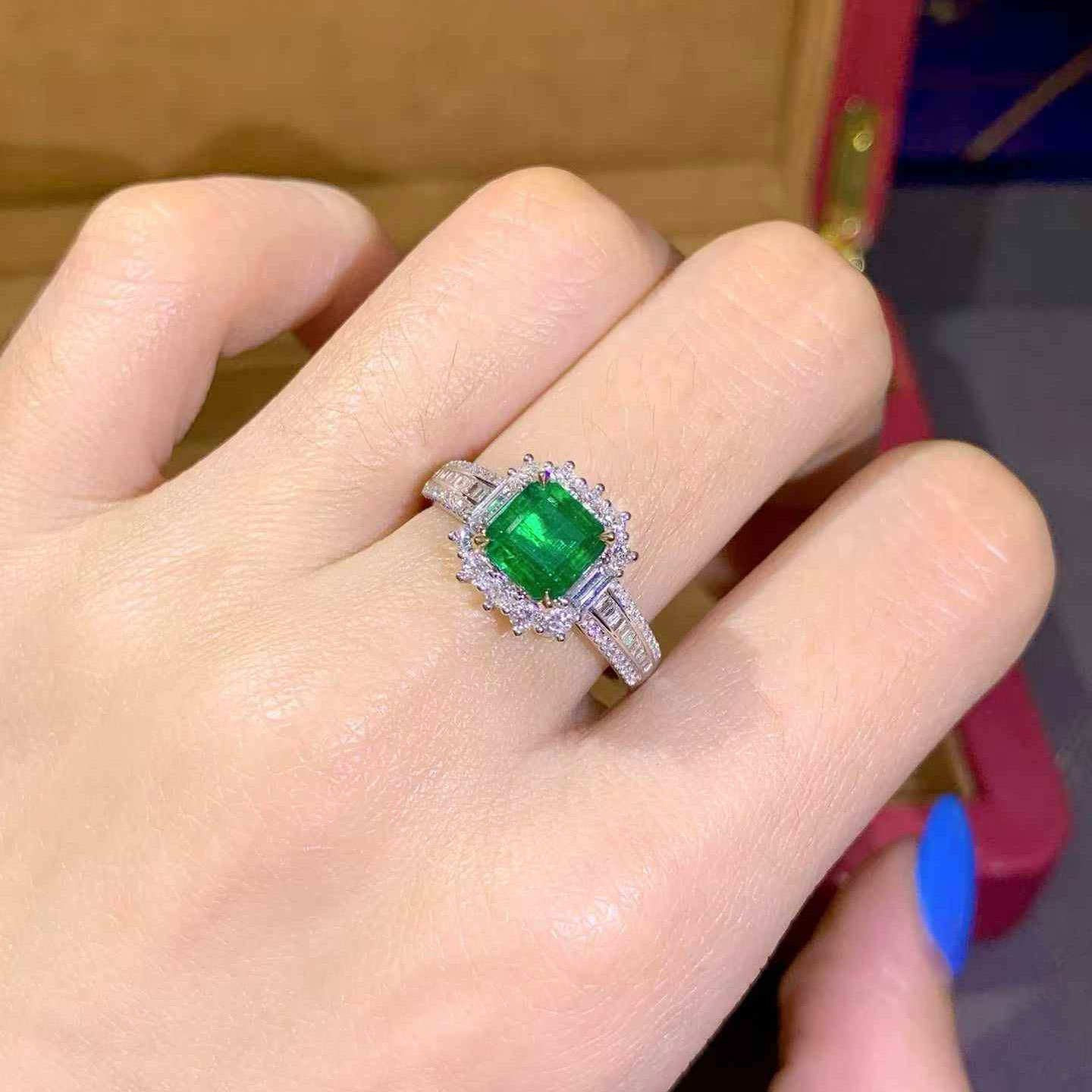 Bague avec diamant et émeraude naturelle de 1,4 ct